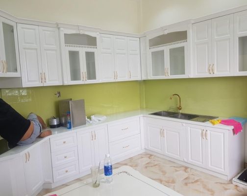 Lựa chọn đơn vị thi công tủ bếp trọn gói TPHCM giá tốt