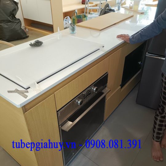 TỦ BẾP ĐƯỢC THIẾT KẾ SẢN XUẤT TẠI QUẬN 12