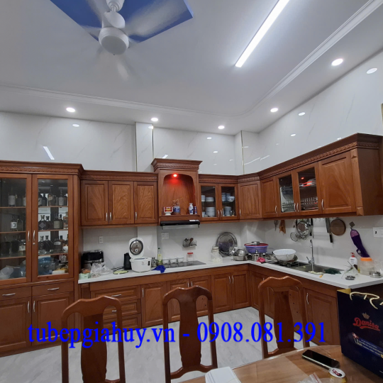 TỦ BẾP GỖ ĐỎ 1