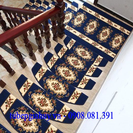 CẦU THANG GỖ Ở HÓC MÔN
